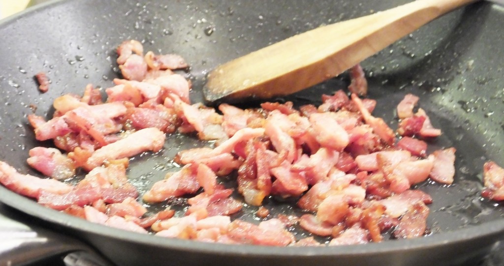 Frying bacon - Pikalily food blog