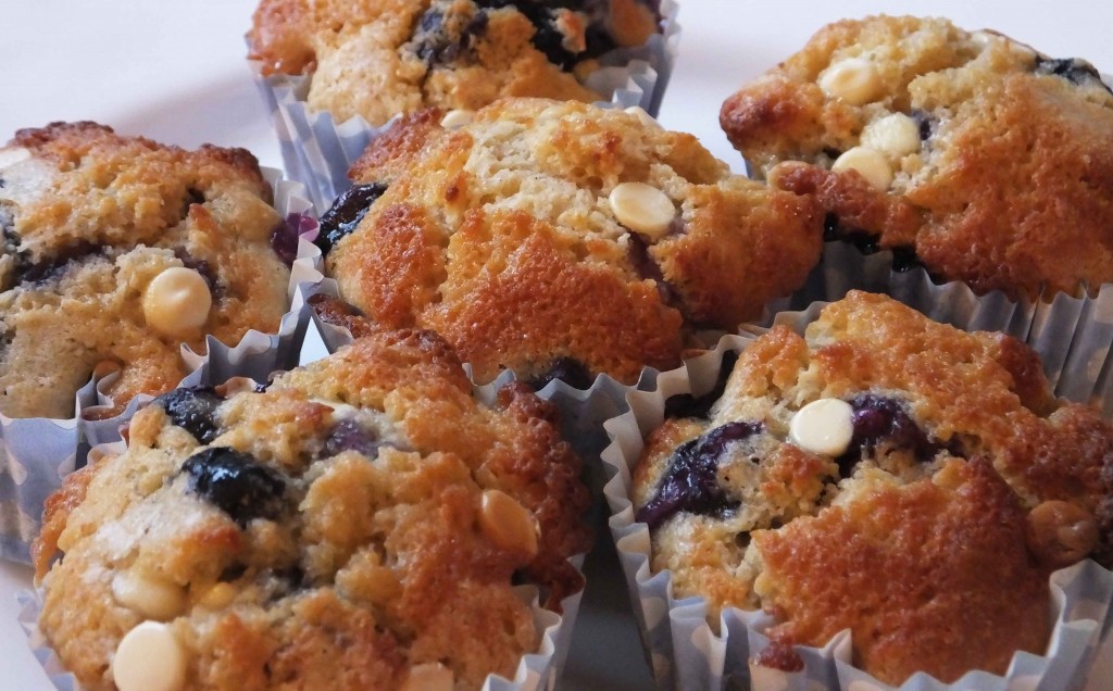 blueberry white chocolate muffin recipe - Pikalily food blog