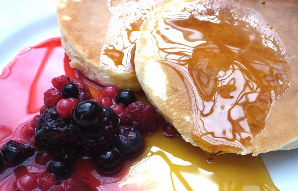 Berry compote pancake recipe - Pikalily food blog