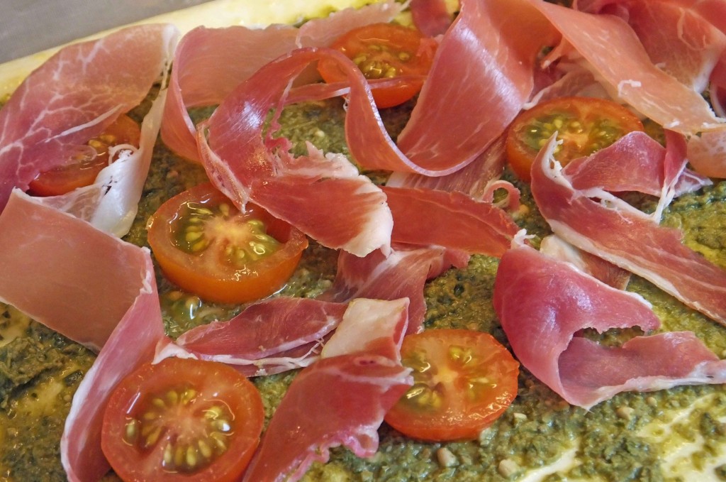 Parma ham, pesto, cherry tomato tart - Pikalily Food Blog