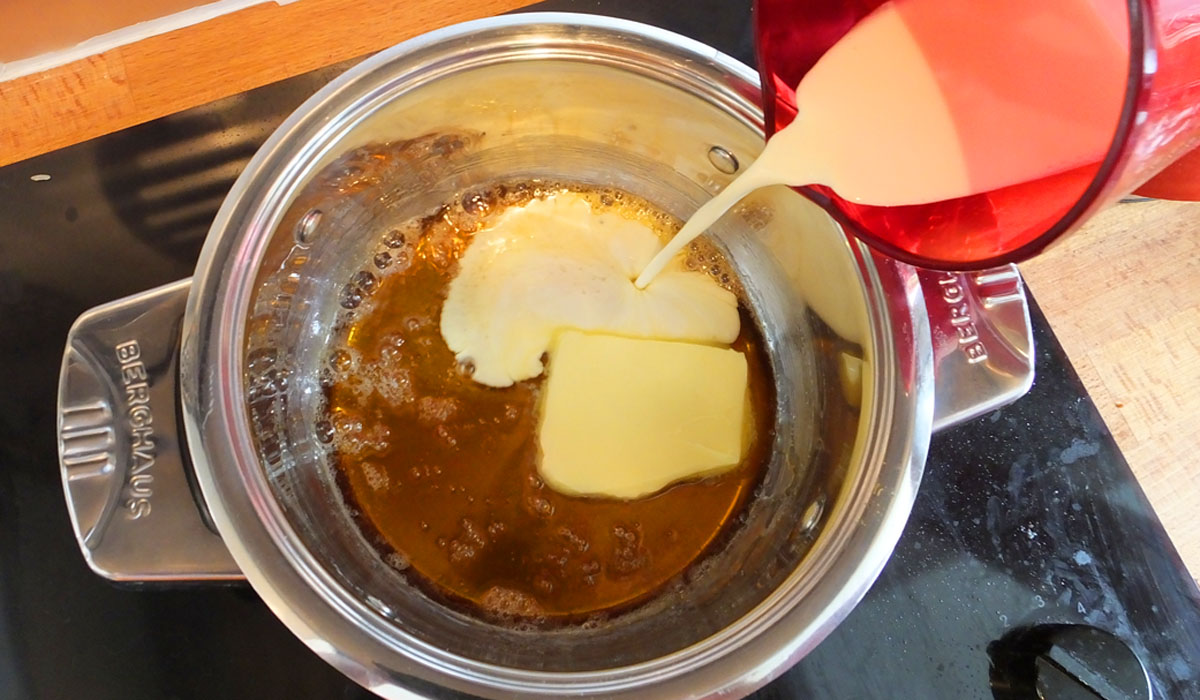 Making Caramel Sauce - Pikalily Food Blog