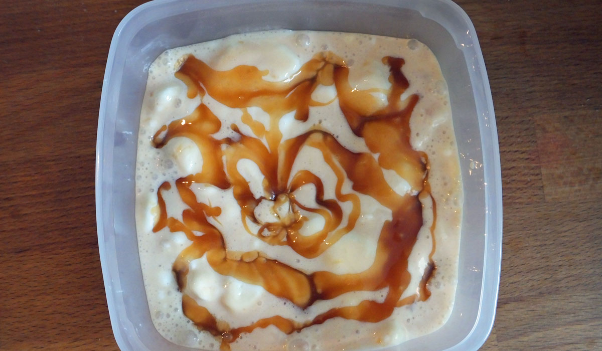 Homemade Caramel Ice Cream - Pikalily Food Blog