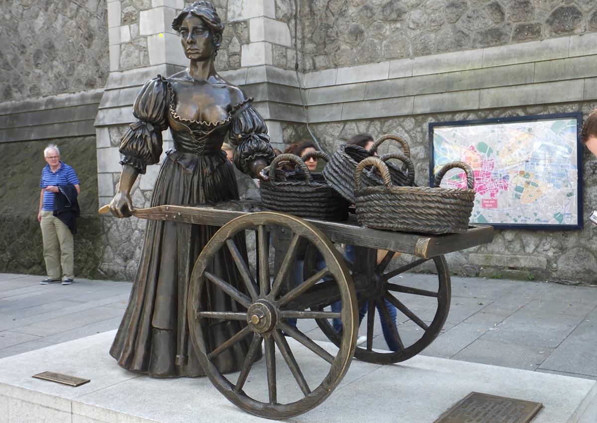 Molly Malone Statue Dublin - Pikalily Food Travel Blog