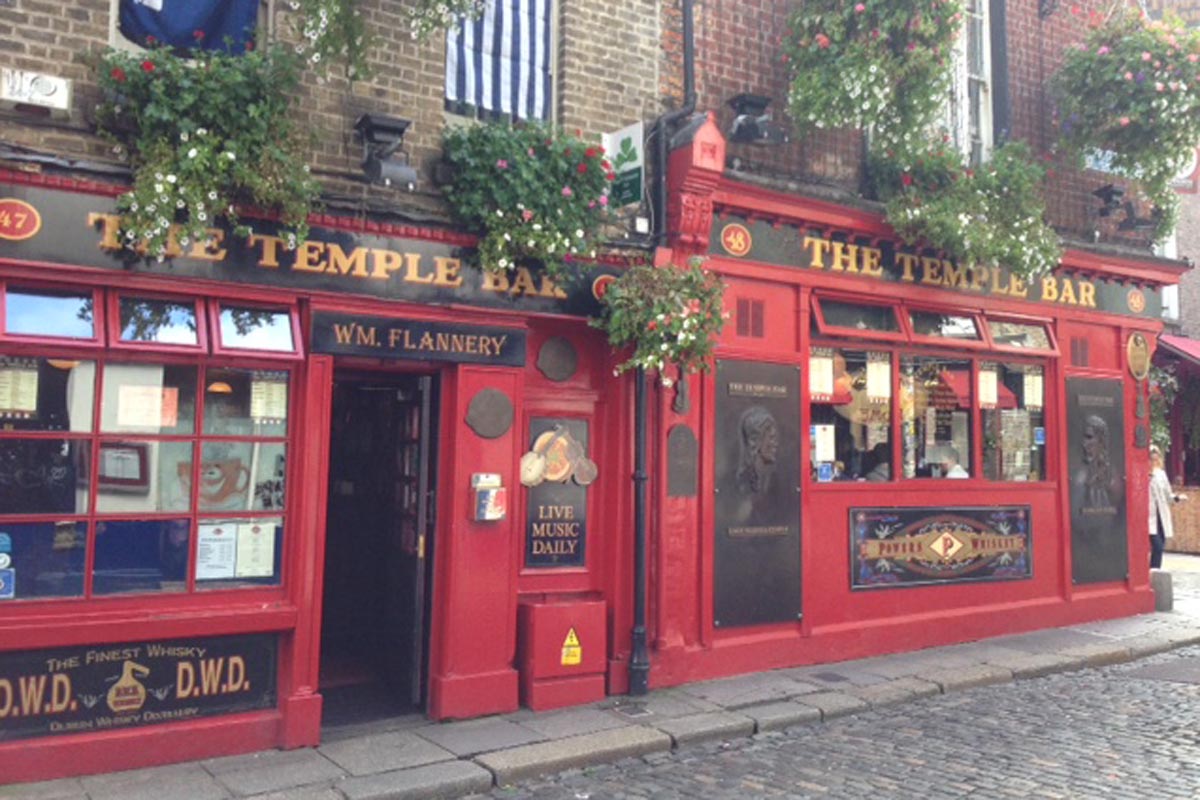 Temple Bar Dublin - Pikalily Food Travel Blog
