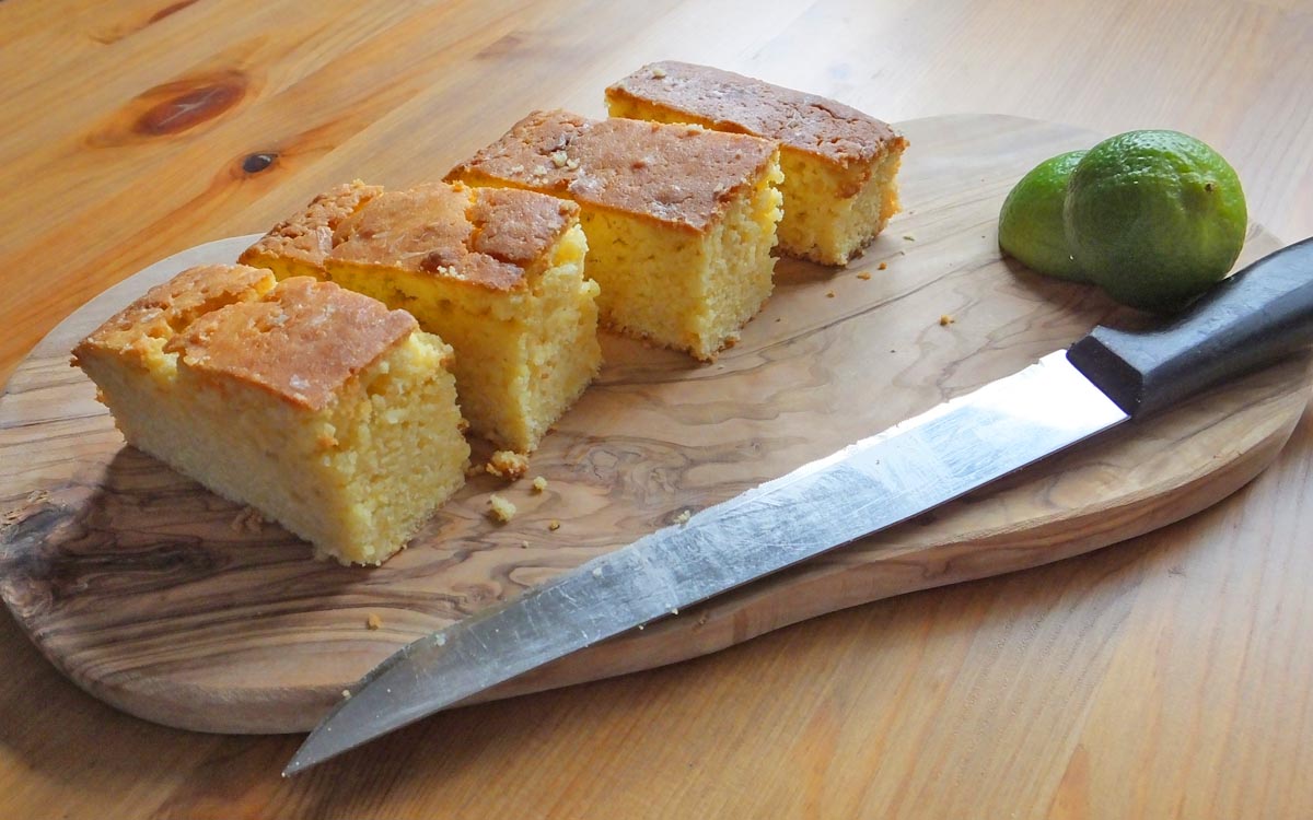 Natvia lime and passion fruit drizzle cake - Pikalily food blog