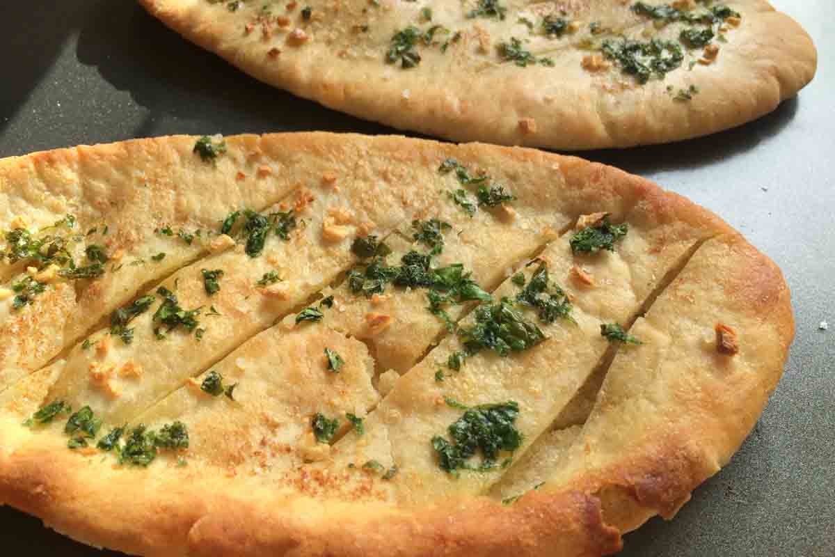 Garlic pitta bread - Pikalily food blog