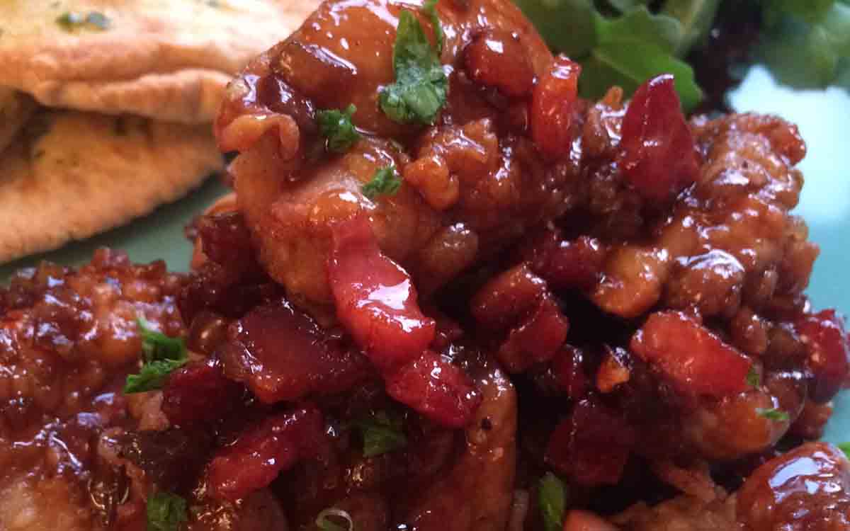 Sticky beer glazed chicken thighs - Pikalily food blog
