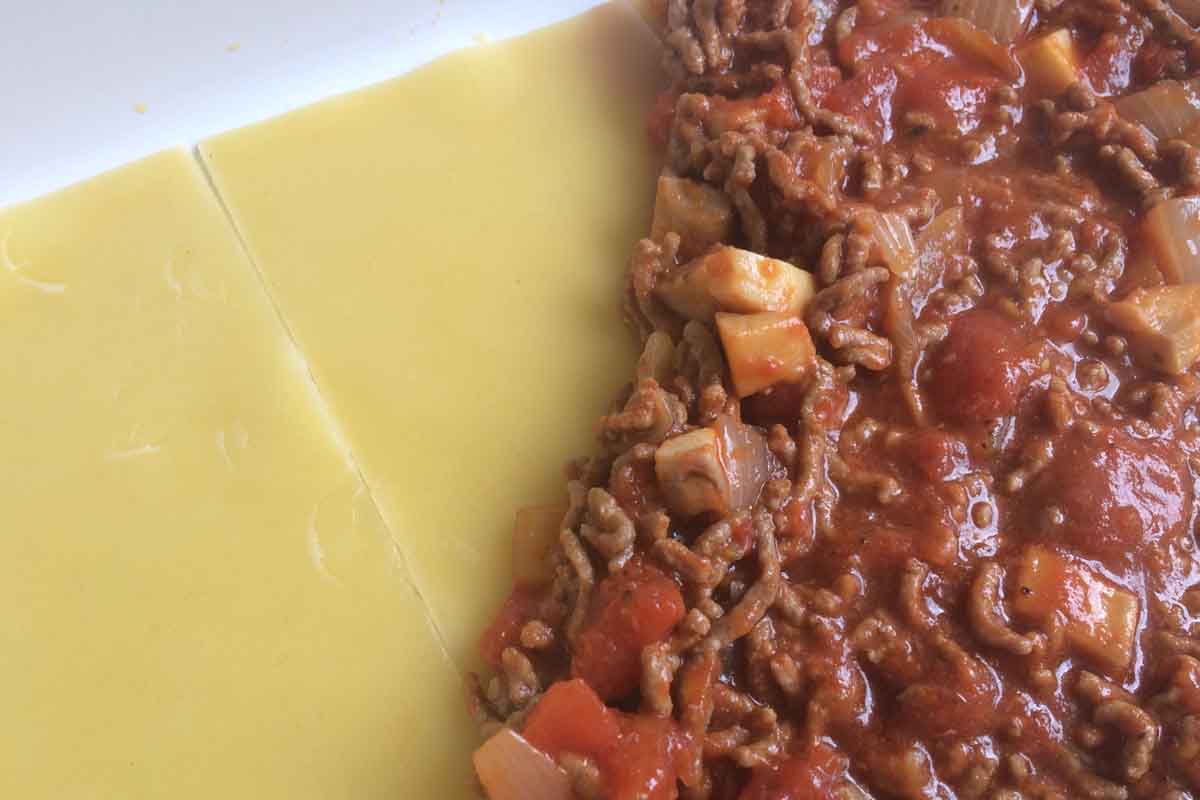 Assembling lasagne - Pikalily food blog
