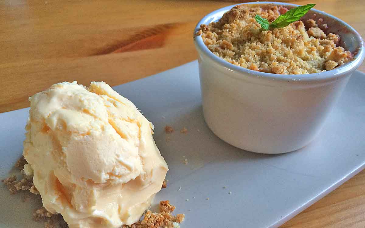 Peach and mint crumble - Pikalily Food Blog