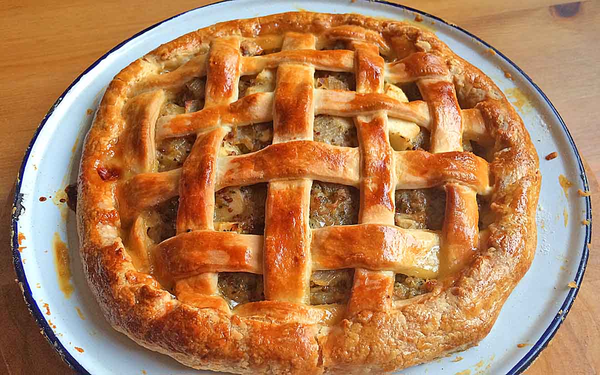 Sausage apple onion lattice pie recipe - Pikalily food blog