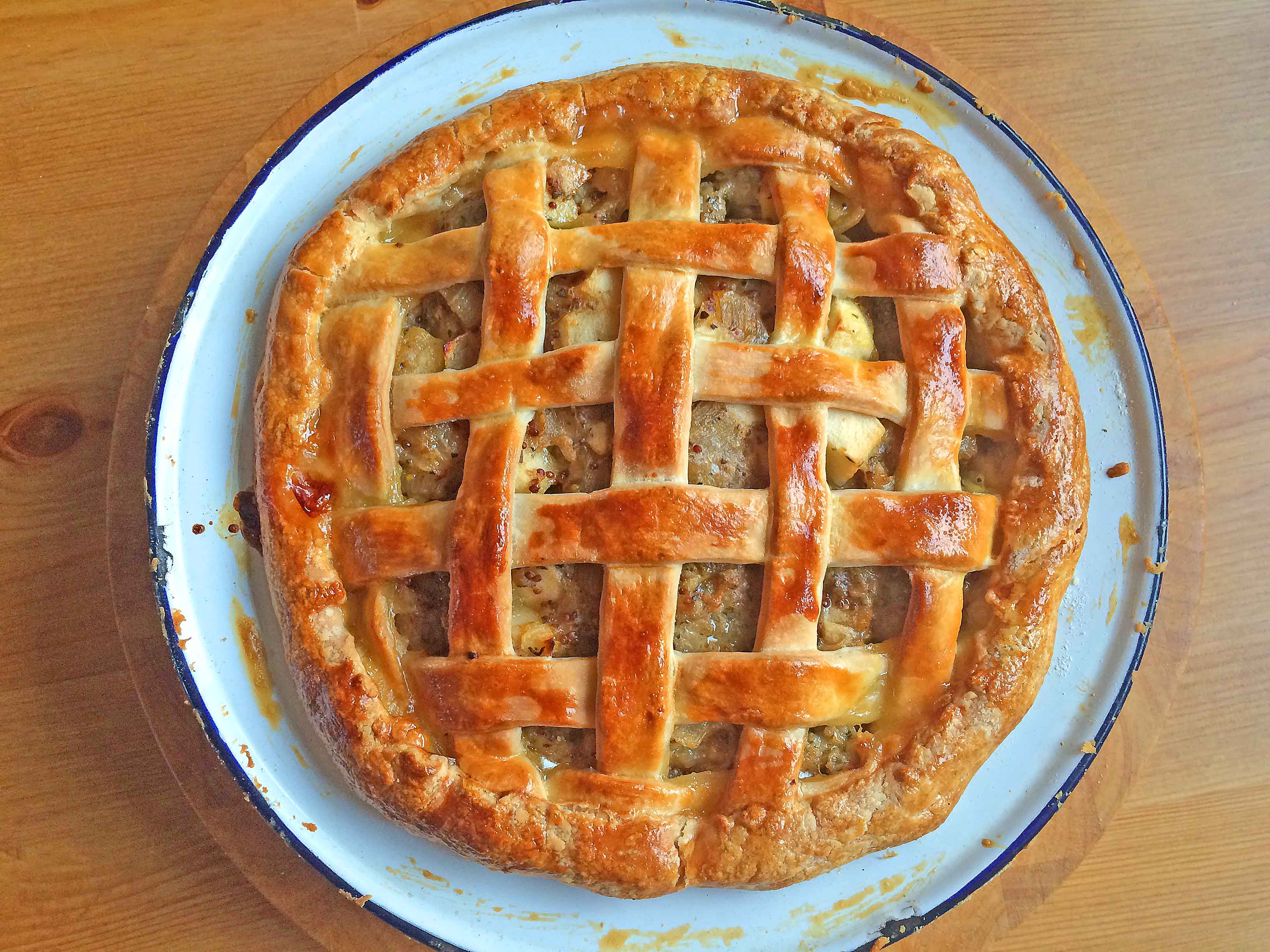 Sausage and apple lattice pie recipe - Pikalily food blog