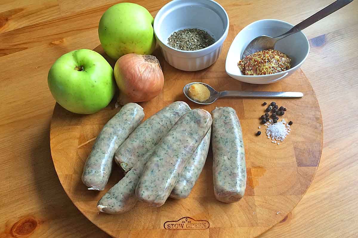 Sausage apple pie ingredients - Pikalily food blog