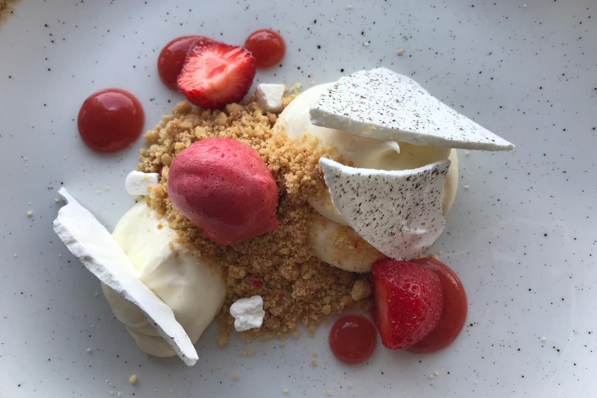 Strawberry Cheesecake Dessert - Edge Restaurant Review - Pikalily Blog