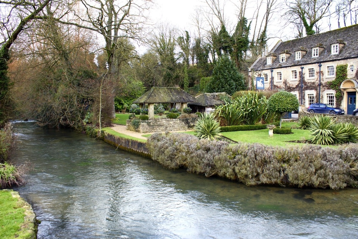 Visiting Cotswolds - River Avon - Pikalily Blog