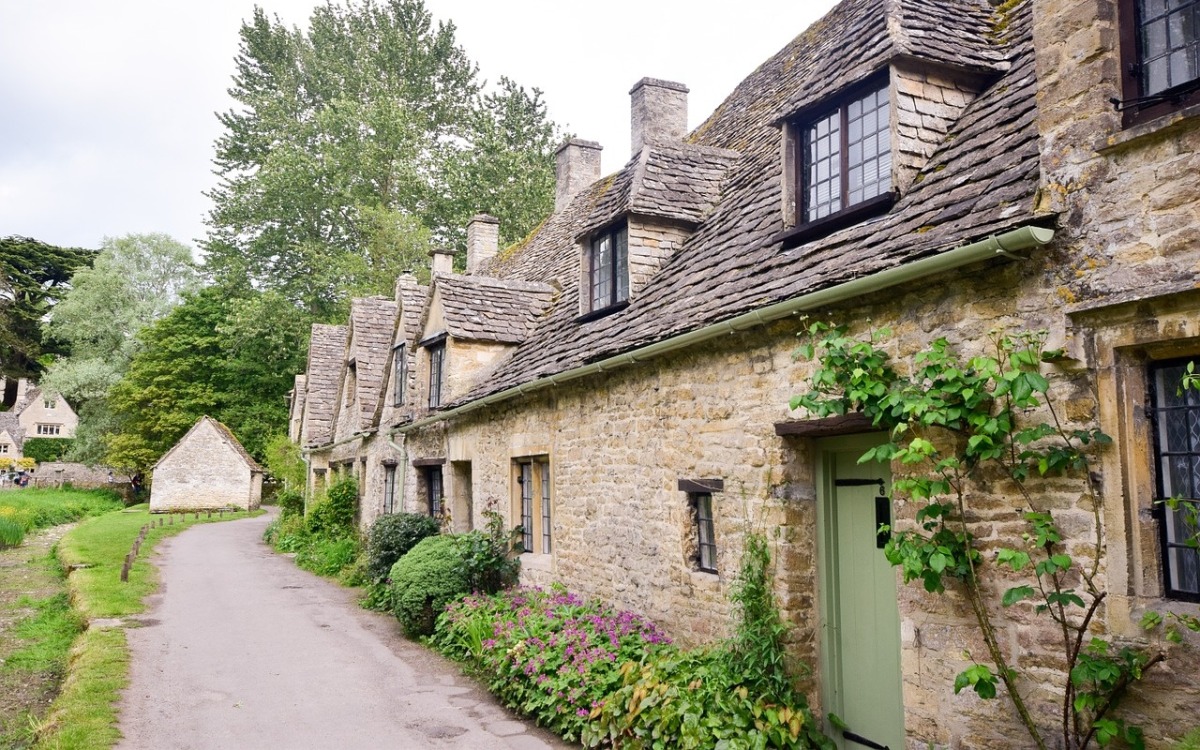 Visiting Cotswolds - Pikalily Blog