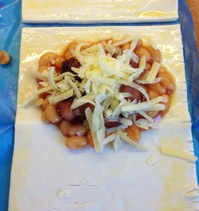 Making sausage bean breakfast slice - Pikalily food blog