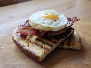 Homemade waffles with bacon and egg - Pikalily food blog