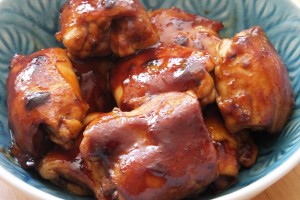 BBQ glazed chicken thighs - Pikalily food blog