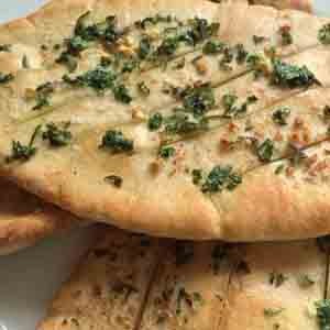 Homemade garlic pitta bread - Pikalily food blog