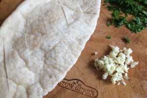 Ingredients for garlic pitta bread - Pikalily food blog